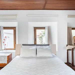  Apartment 18th Century Renovated Stone House, Terrace, Free Fast Wi-fi